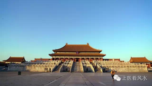 上医解故宫风水之谜(揭秘新中国不在故宫办公的原因).jpg 上医解故宫风水之谜(揭秘新中国不在故宫办公的原因).jpg